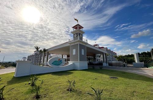 Sao Pedro Resort | Relax at São Pedro Thermas Resort with Oceanfront Pool