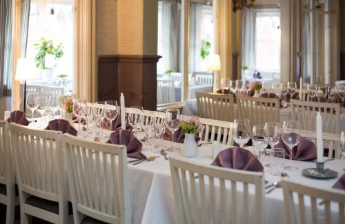 Satrabrunn Hotel | Relax at Sätra Brunn Hälsobrunn with Pool & Hot Tub