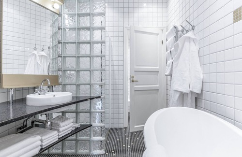 Taby Municipality Hotel | Elegant Såstaholm Hotel & Konferens: Guest Rated 9/10
