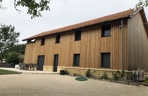 Vitrac House | Family-Friendly Séchoir à Tabac: A Haven for Travelers