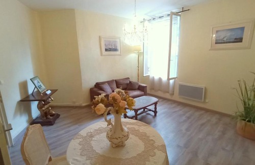 Beziers City Centre Apartment | Explore Béziers: Top-Rated Stay Awaits You