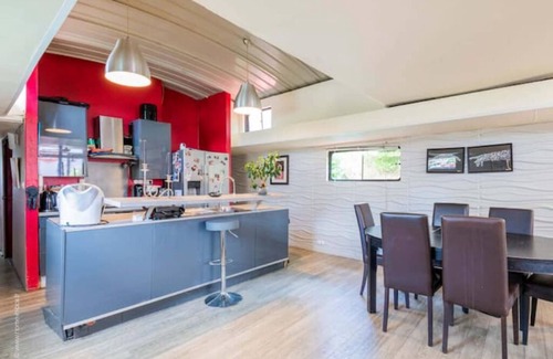 Epinay-sur-Seine House | Unique Stay on a Houseboat with Family-Friendly Amenities