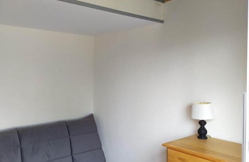 Sarraziet House | Relaxing Getaway with Hot Tub and Massage Services