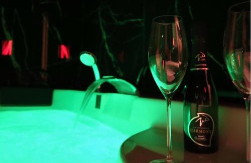 Saint-Omer Apartment | Indulge in Relaxation at Le Moment Détente Spa Retreat