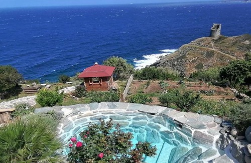 Pino Villa | Unique Detox Retreat with Oceanfront Pool & Breakfast