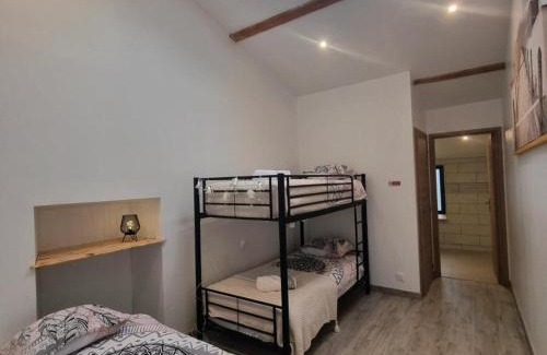 Saint-Julien-Molin-Molette House | Séjour paisible en gîte de charme avec spa en campagne - FR-1-496-334