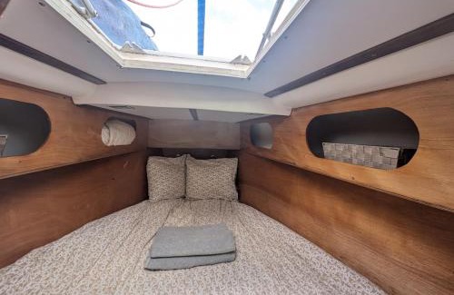 Vallpineda Boat Rental | Séjour insolite à bord d'un voilier de 11m - Charmante Marina proche Barcelone