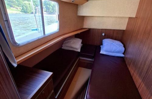 Chenille-Change Boat Rental | Unique Vintage Stay on a Houseboat in Chenillé-Champteussé