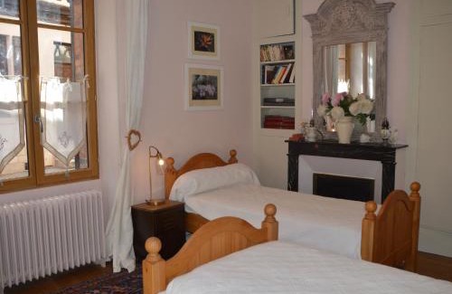 Aubigny-sur-Nere House | Séjournez dans une demeure écossaise historique avec salle de jeux, auberge familiale du 19ème siècle - FR-1-586-53