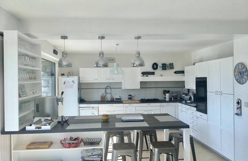 Sene House | Explore Séné Vannes: Top-Rated Waterfront Getaway