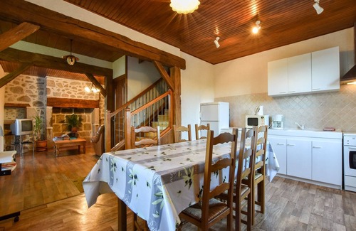 Senezergues House | Cozy Holiday Home with Garden and Family-Friendly Amenities