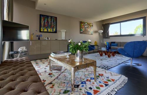 L'Isle-sur-la-Sorgue Apartment | Serenity by the Water: 4-Star Family-Friendly Retreat