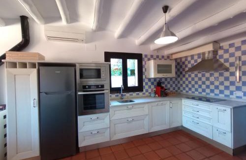 Hervas Apartment | Discover Sésamo Apartamento: Family-Friendly Retreat