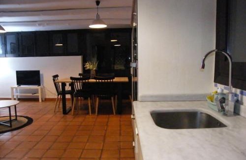 Hervas Apartment | Discover Sésamo Apartamento: Family-Friendly Retreat