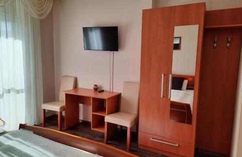 Morahalom Apartment | Tranquil Sétány Apartment - Family-Friendly & Guest Rated 9/10