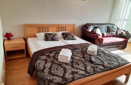 Morahalom Apartment | Tranquil Sétány Apartment - Family-Friendly & Guest Rated 9/10