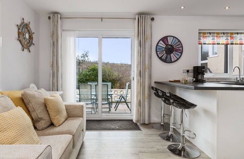 Saundersfoot Cottage | Discover Sêr Môr - Cozy Cottage with Oceanfront Views