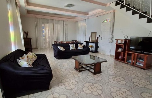 Lagoa Santa House | Cozy Sítio: 4-Star Retreat with Pool and Hot Tub