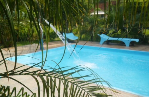 Campo Alegre House | Inviting Retreat in Nova Iguaçu with Pool and Hot Tub