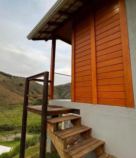 Santana Do Paraiso Ski Chalet | Cozy Sítio Chalé dos Ipês: Pet-Friendly Family Retreat