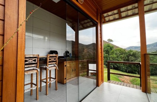 Santana Do Paraiso Ski Chalet | Cozy Sítio Chalé dos Ipês: Pet-Friendly Family Retreat
