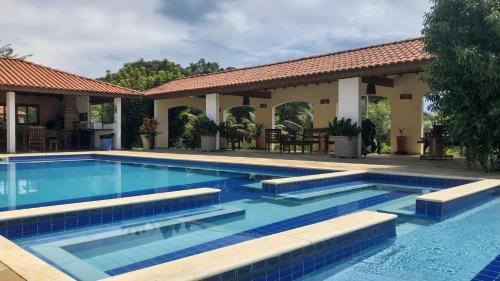 Quadra House | Relaxing Retreat with Pool and Family-Friendly Amenities