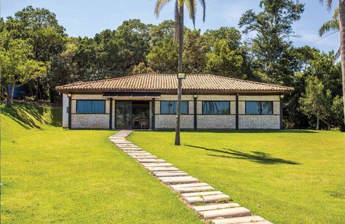 Jarinu Cottage | Relax at Sítio Cristão Atibaia: Family-Friendly Retreat