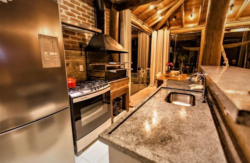 Piedade Ski Chalet | Discover Sítio da Montanha: Family-Friendly Retreat with Pool