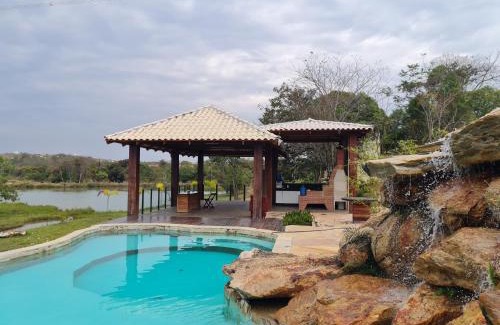 Jaboticatubas House | Idyllic Retreat at Sítio defronte Lagoa with Pool & Hot Tub
