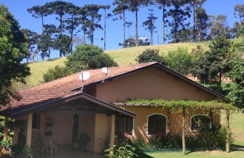 Sao Bento do Sapucai House | Pet-Friendly Retreat between Santo Antonio Pinhal & Campos do Jordão