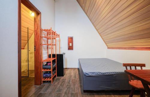 Piedade Cabin | Idyllic Getaway at Sítio Terra Sertaneja - Family-Friendly Chalé