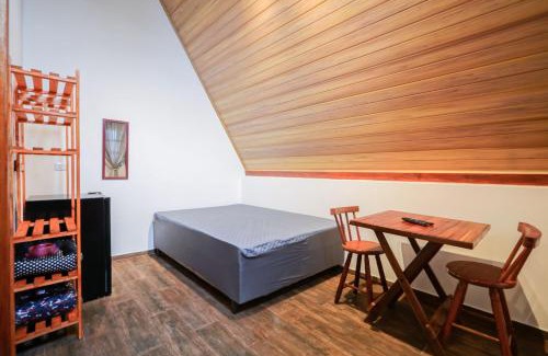 Piedade Cabin | Idyllic Getaway at Sítio Terra Sertaneja - Family-Friendly Chalé