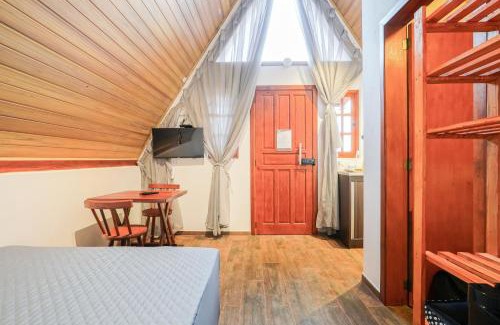 Piedade Cabin | Idyllic Getaway at Sítio Terra Sertaneja - Family-Friendly Chalé