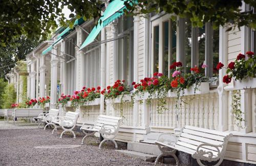 Soderkoping Hotel | Welcoming Söderköpings Brunn: Pet-Friendly with Pool Access