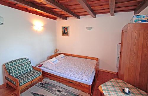 Penzesgyor Apartment | Discover Sörényes Udvarház: Pet-Friendly Retreat
