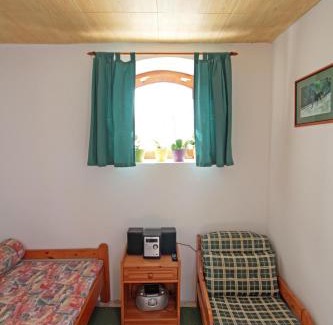 Penzesgyor Apartment | Discover Sörényes Udvarház: Pet-Friendly Retreat