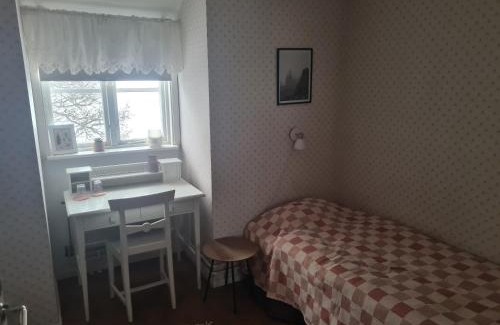 Koping House | Discover Sörgårdens Gästlägenhet for Up to 4 Guests