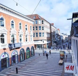 Midtbyen Apartment | Discover Søndergade: 4-Star Stay with Family-Friendly Perks