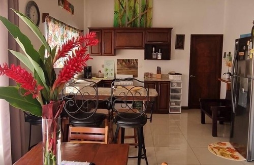 Manuel Antonio House | Süßes, Privates Bungalow mit Garden Nahe Manuel Antonio in Einer Ruhigen Gegend