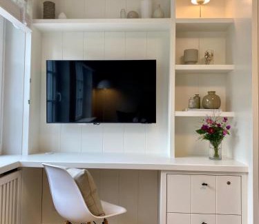 Keitum Apartment | Idyllic Süderhygge: Oceanfront Pool Retreat with High Ratings