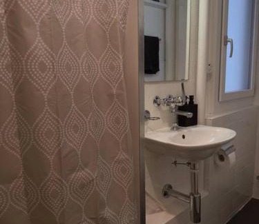Old Town Apartment | Child-Friendly Getaway in Zürcher Altstadt: Guest Rated 8.6