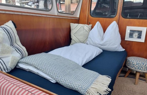 Uberseestadt Boat Rental | Charming Motoryacht Bremen City - Family-Friendly Comfort
