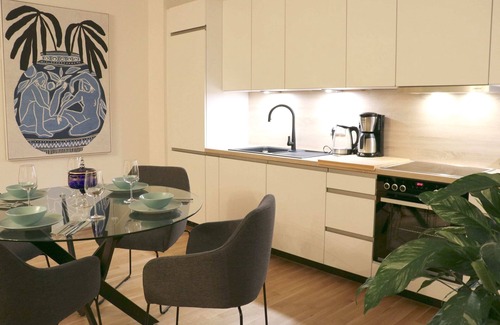 Gmunden Apartment | Stylish 3-Bedroom Apartment with Balcony & Spa Access