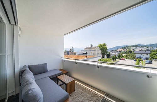 Gmunden Apartment | Stylish 3-Bedroom Apartment with Balcony & Spa Access