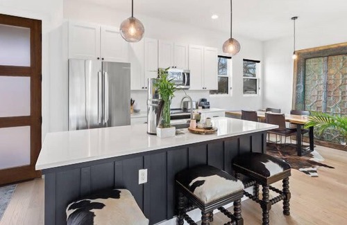 South Manchaca House | S. ATX Paradise-Pool, Hot Tub & Ping Pong!