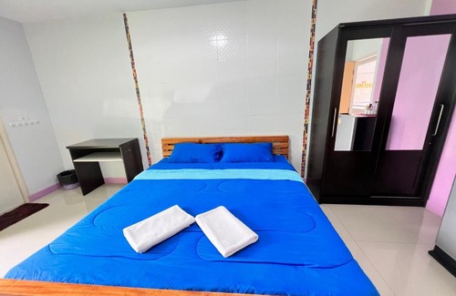 Phetchaburi Apartment | Cozy S Diamond Apartment with Family-Friendly Amenities