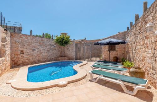 Santanyi House | Relax at S'era: 4-Star Hotel with Pool & Child-Friendly Options