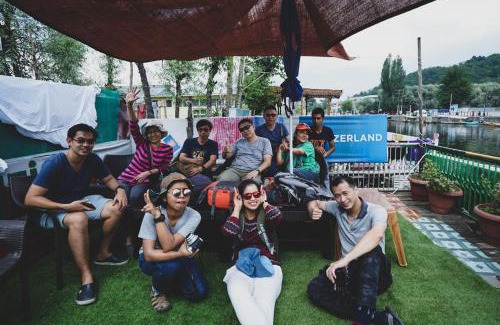Dal Lake Boat Rental | Experience S Group Of Houseboat: Pet-Friendly Oceanfront Stay