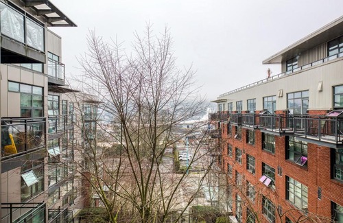 Cascade Apartment | Modern S Lake Union 2BR with Gym & Kid-Friendly Amenities