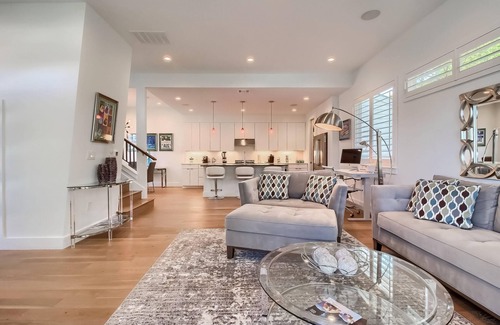 South Lamar House | Unforgettable Stays at S. Lamar: Pet-Friendly & Family-Centered